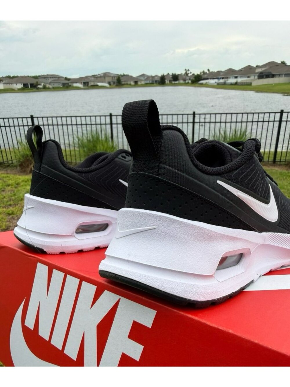 6 WOMEN’S NIKE AIR MAX NUAXIS BLACK WHITE HF1233-001 SNEAKERS OREO CLASSIC - Picture 4 of 7